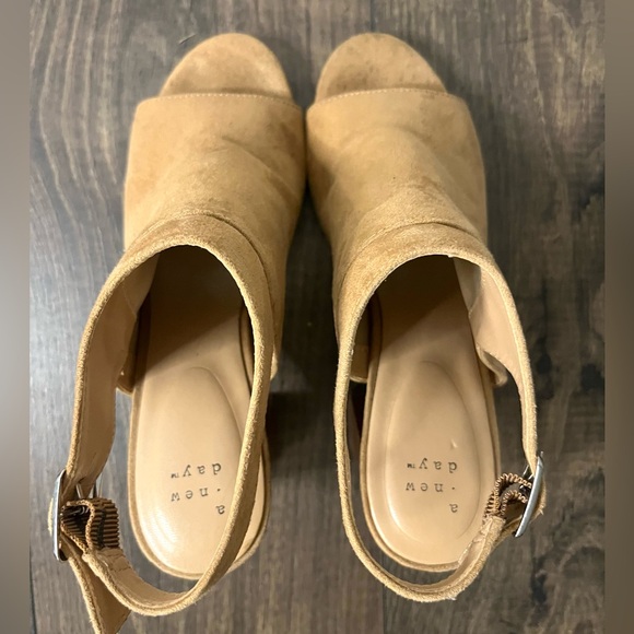 A NEW DAY - Tan Suede Open Toe Heels - Women’s Size 8 - Picture 5 of 7